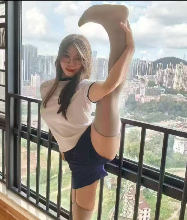 一字马情趣眼镜妹琴琴