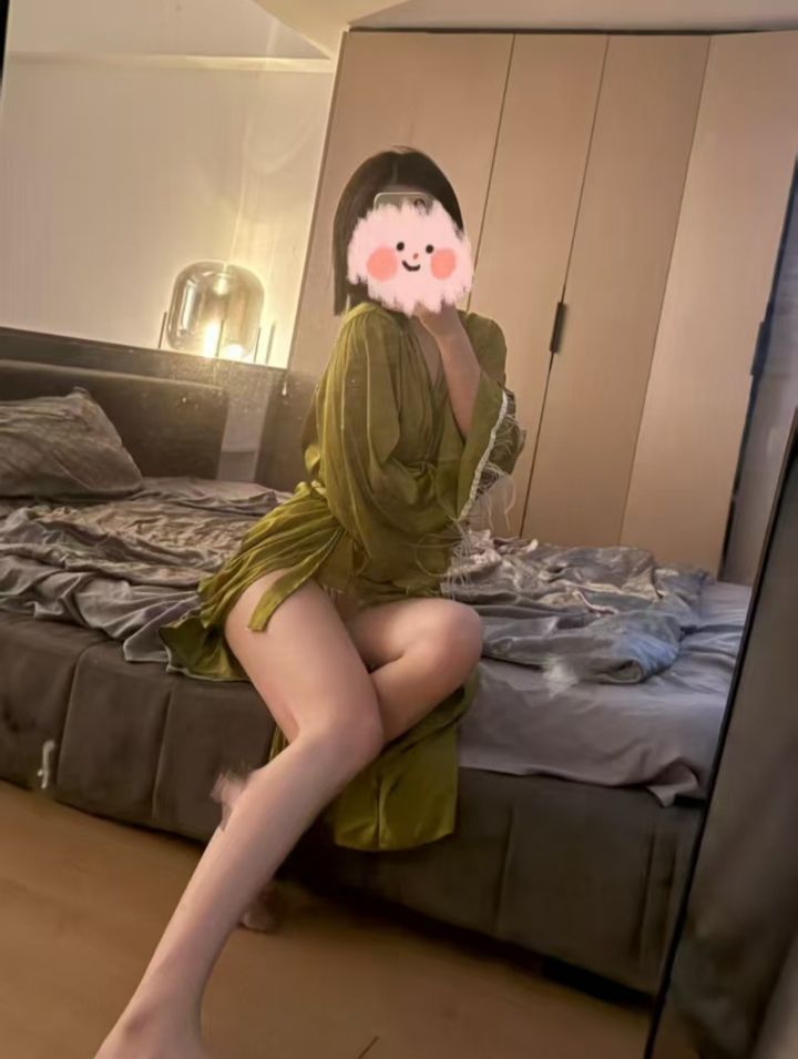 白嫩兼职辣妹七七