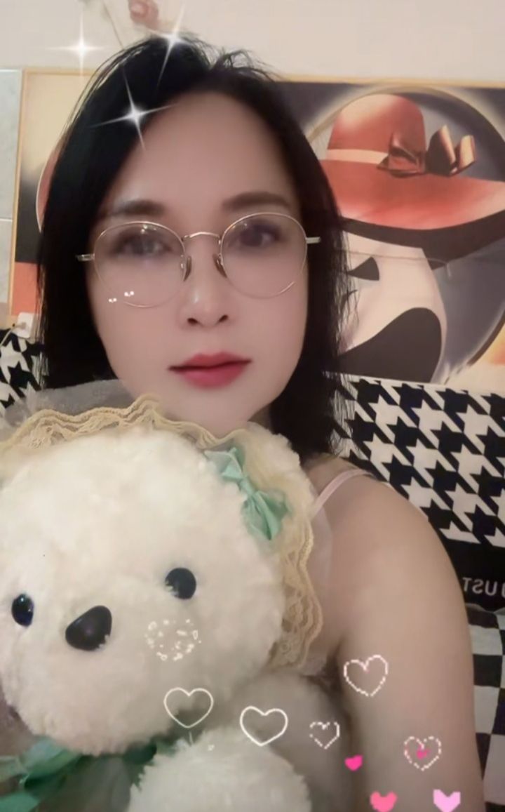 丰满眼镜阿姨小财迷