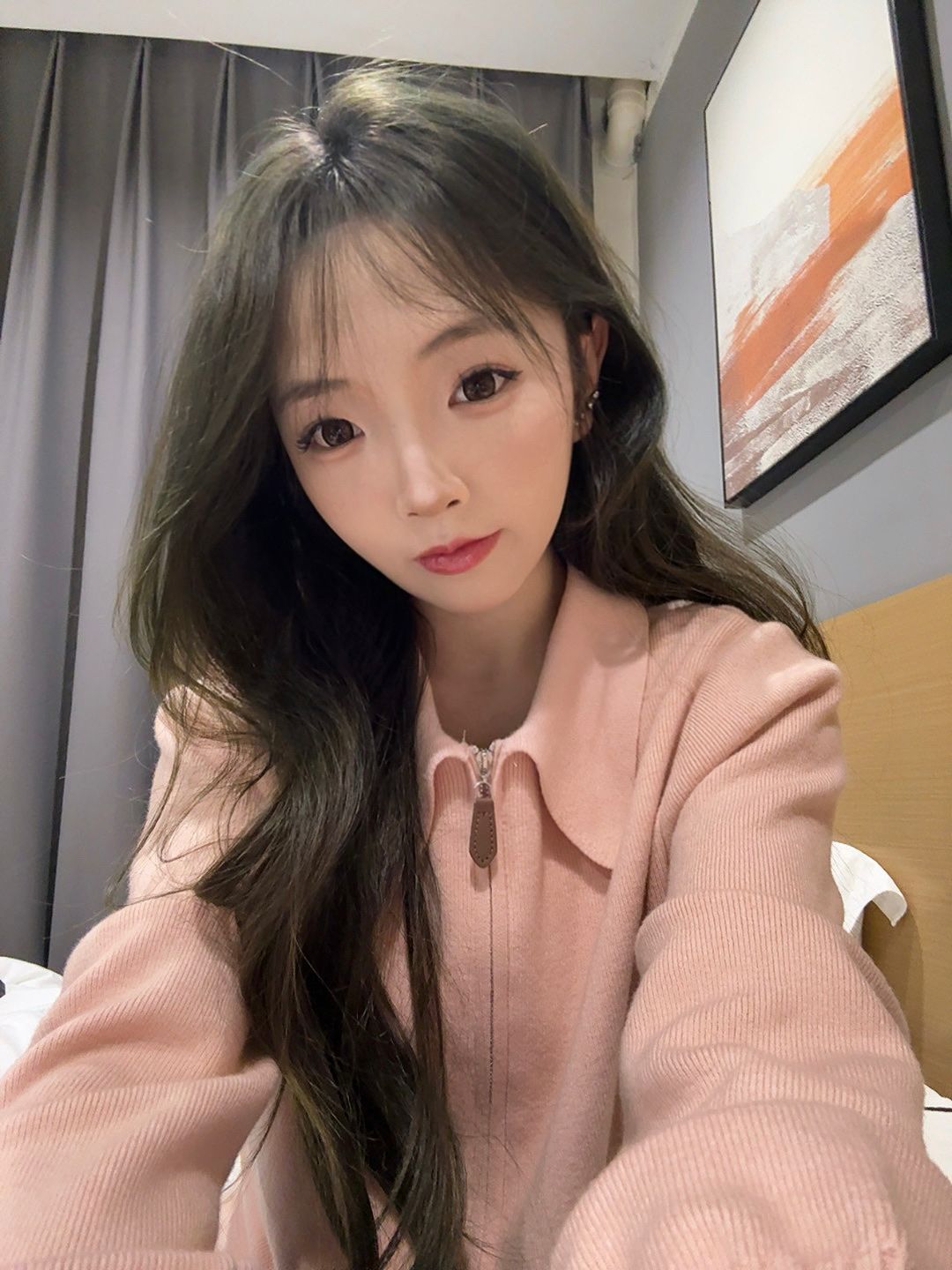 天河三溪18岁依依 白嫩气质小甜妹 配合度高