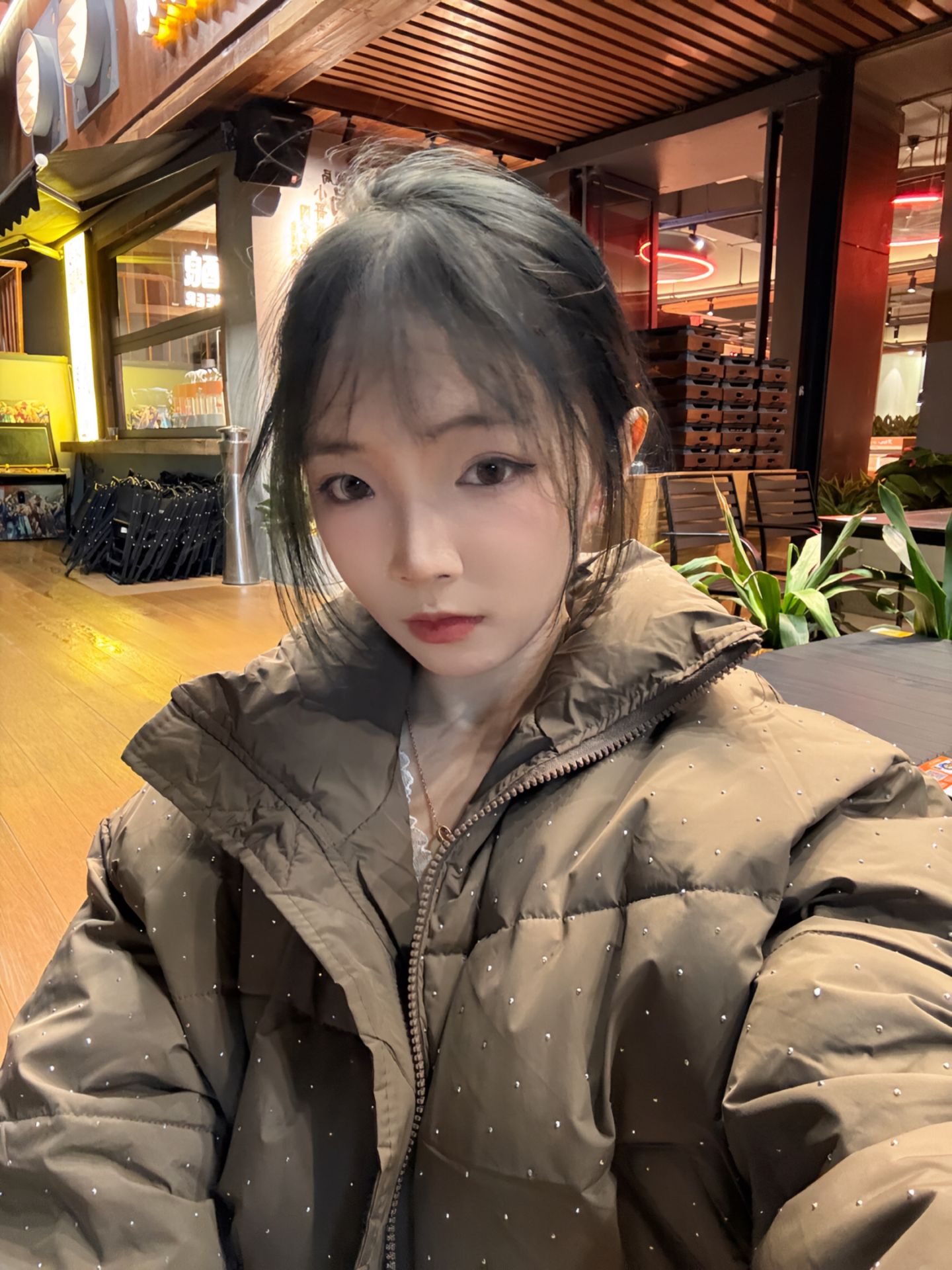 天河三溪18岁依依 白嫩气质小甜妹 配合度高