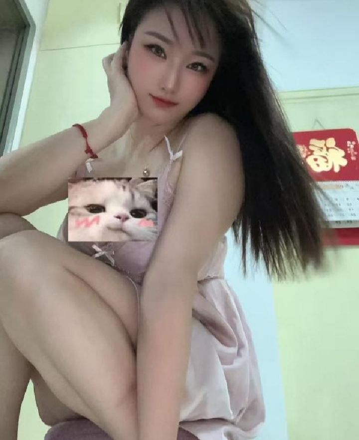 制服大奶辣妹月儿