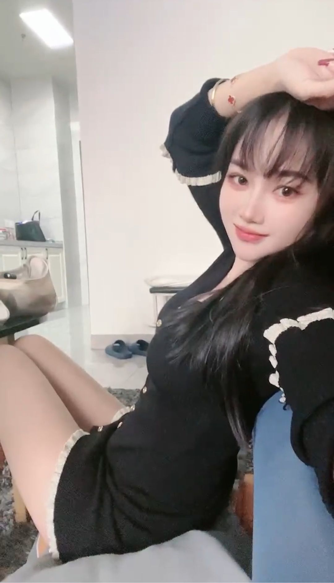 越秀婉婷 典型丰满单身妹子 真人比相更好看