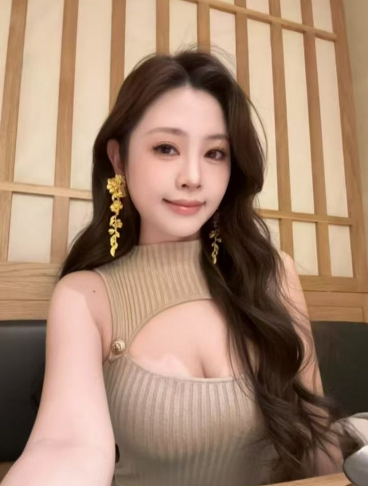 尤物身材小姐姐宝儿