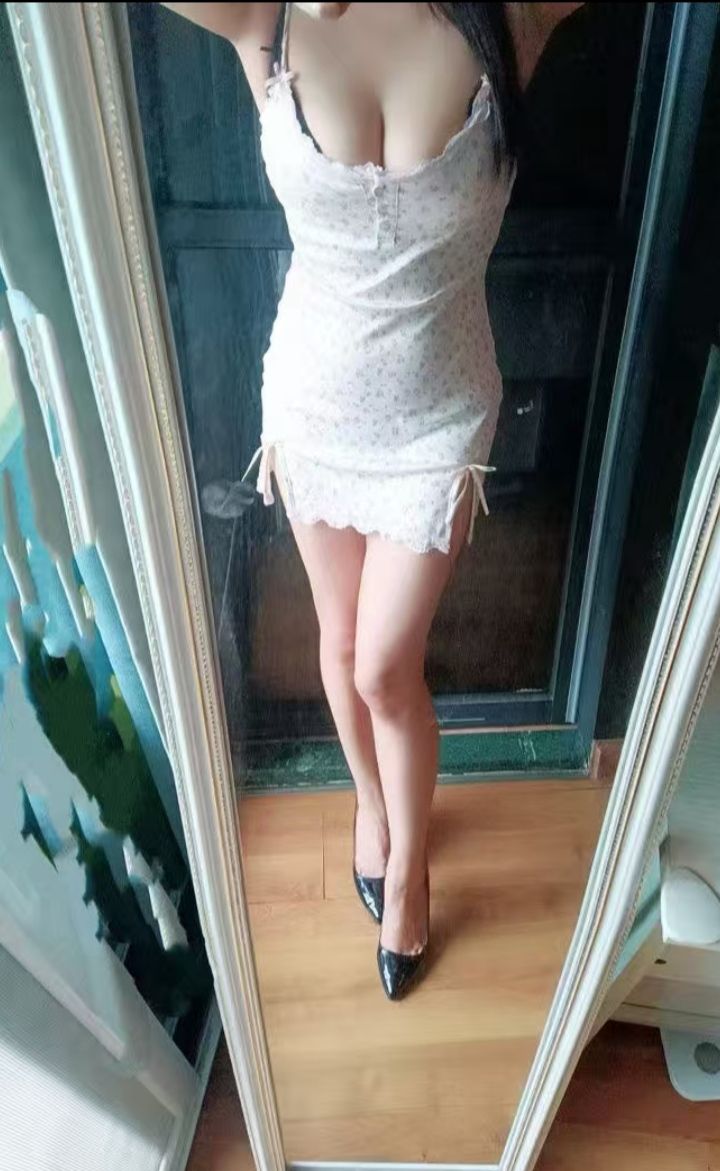 美艳爆乳御姐玫瑰