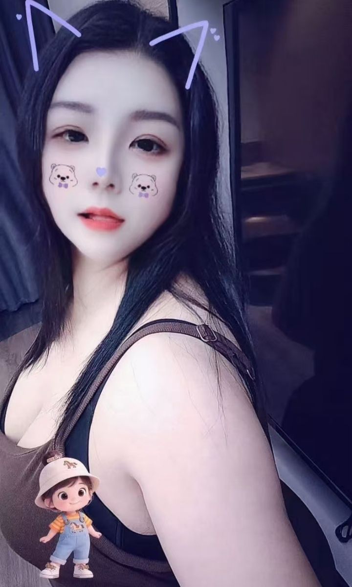 哺乳期辣妈依依