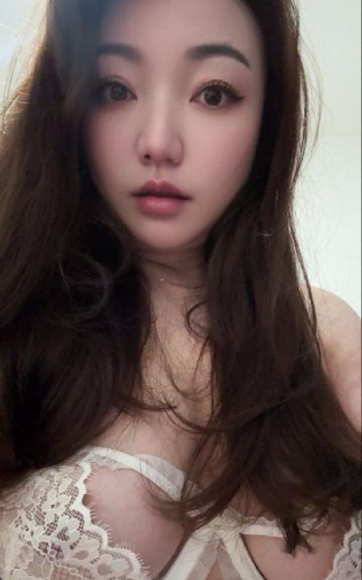 爆乳健身妞一笑