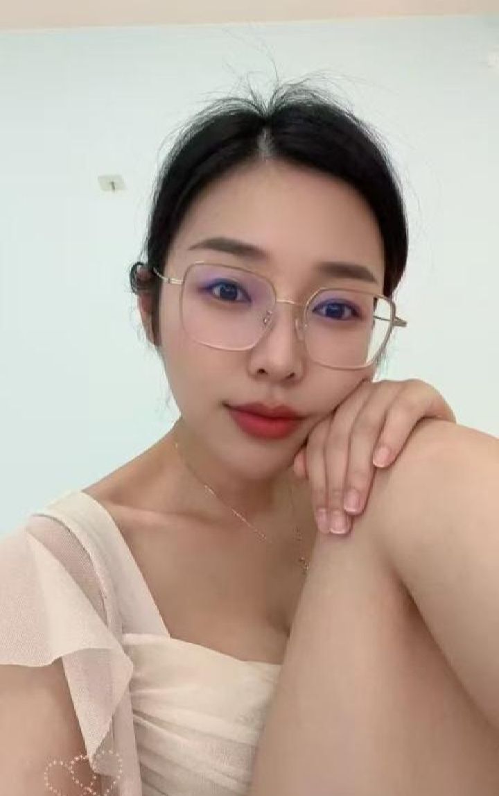 水润多汁眼镜御姐可欣