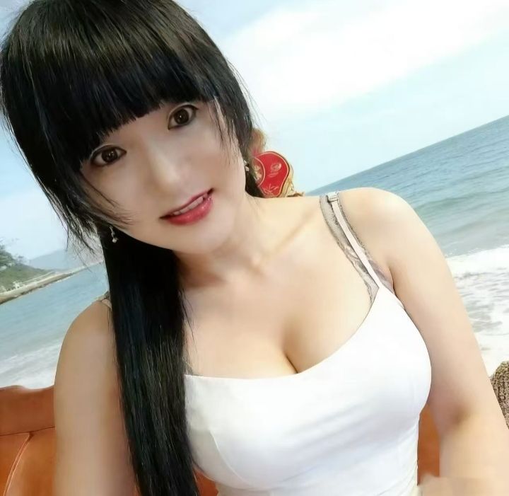 丰满爆乳少妇芳芳