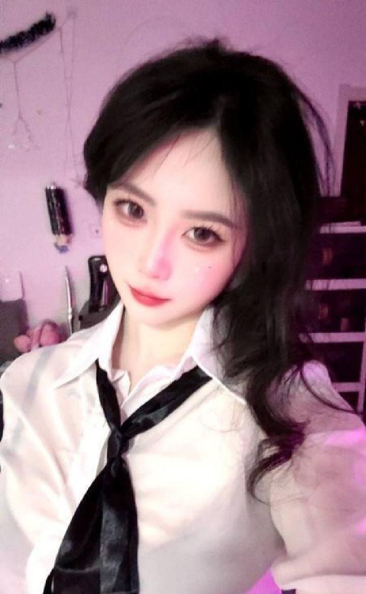 白云甜美眼镜妞霜儿