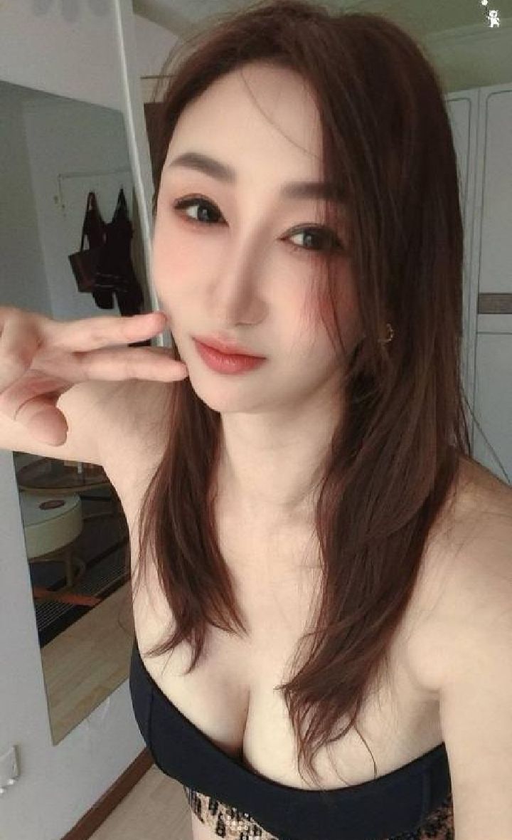 风Sao大奶小姐姐芸熙