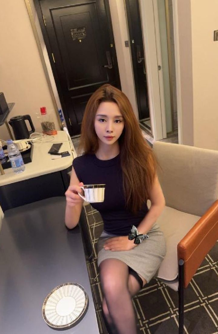 丰满热辣美腿御姐coco