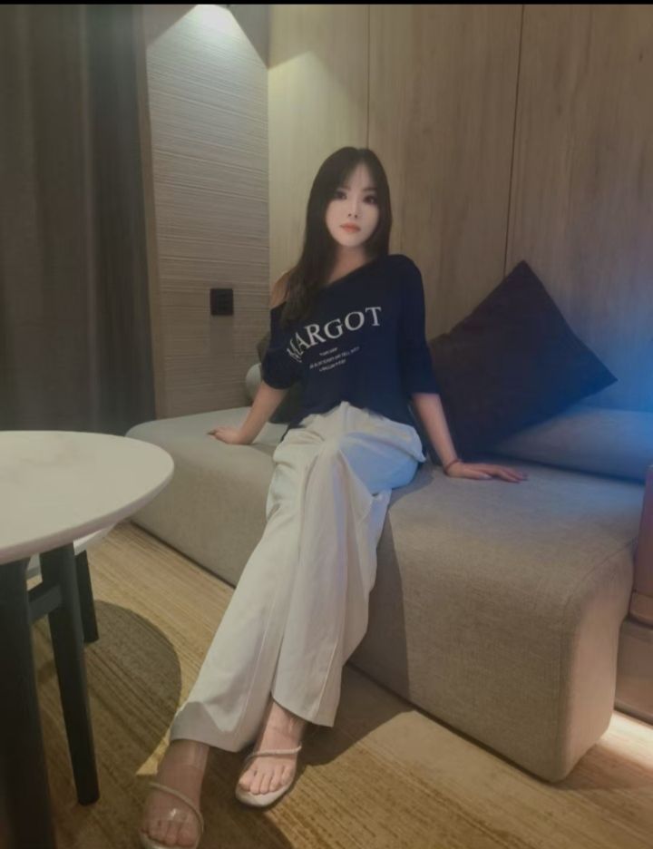 高新美乳辣妹彩儿