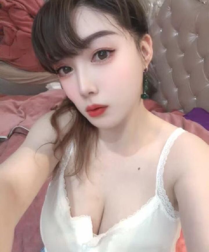 西湖大奶欲女少妇