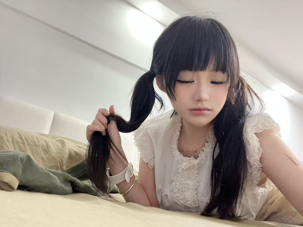 白虎双马尾萝莉