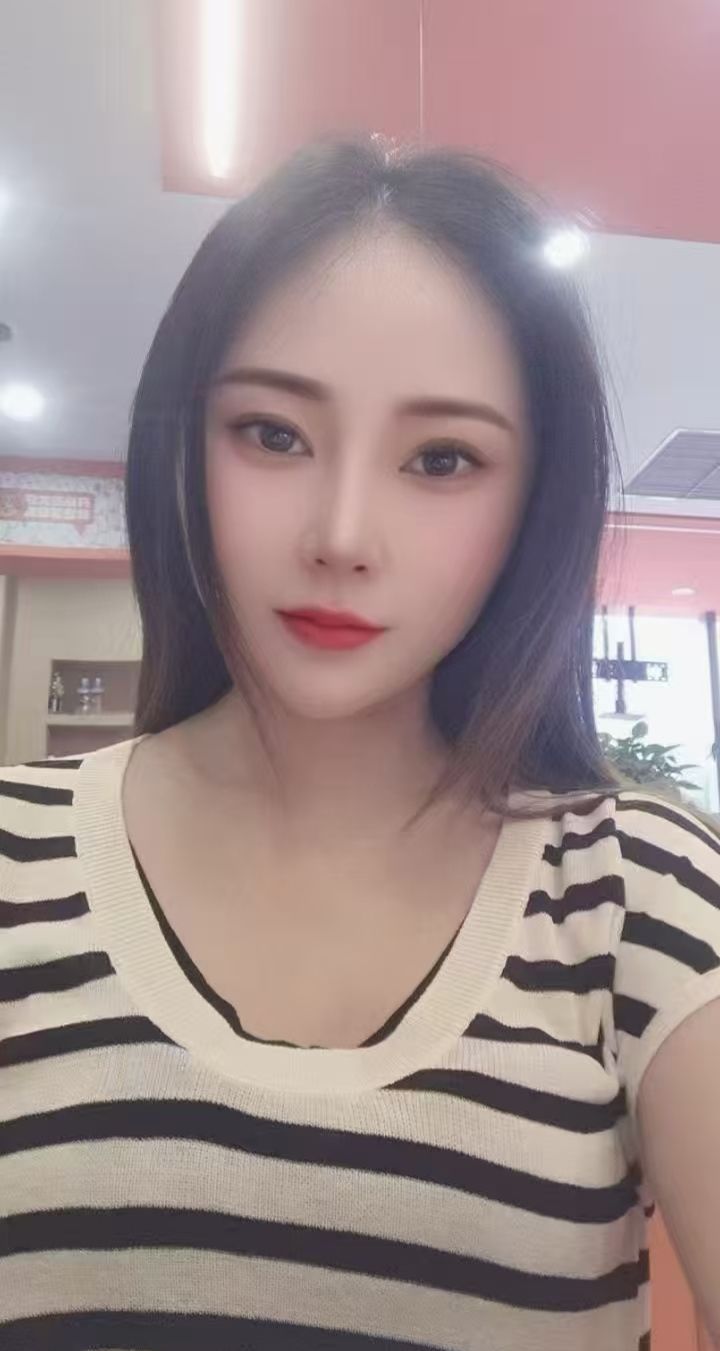 碑林美乳心怡小姐姐