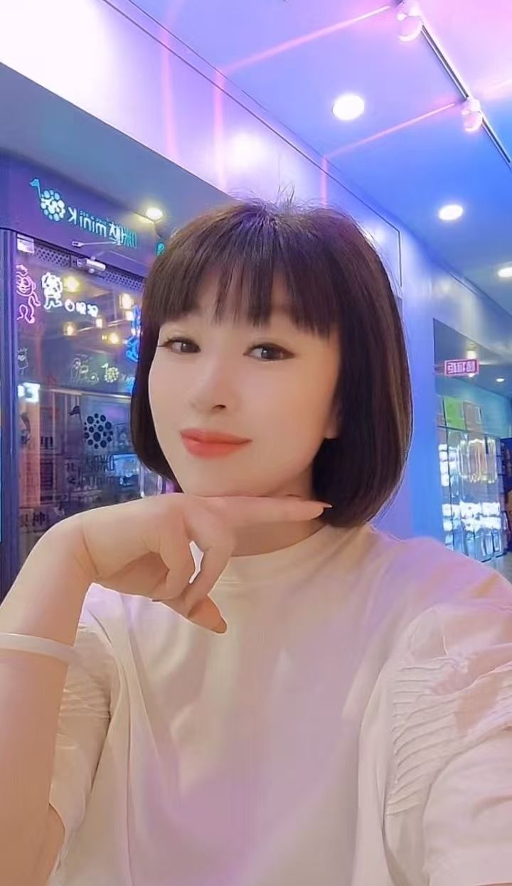 丰润短发少妇琪儿