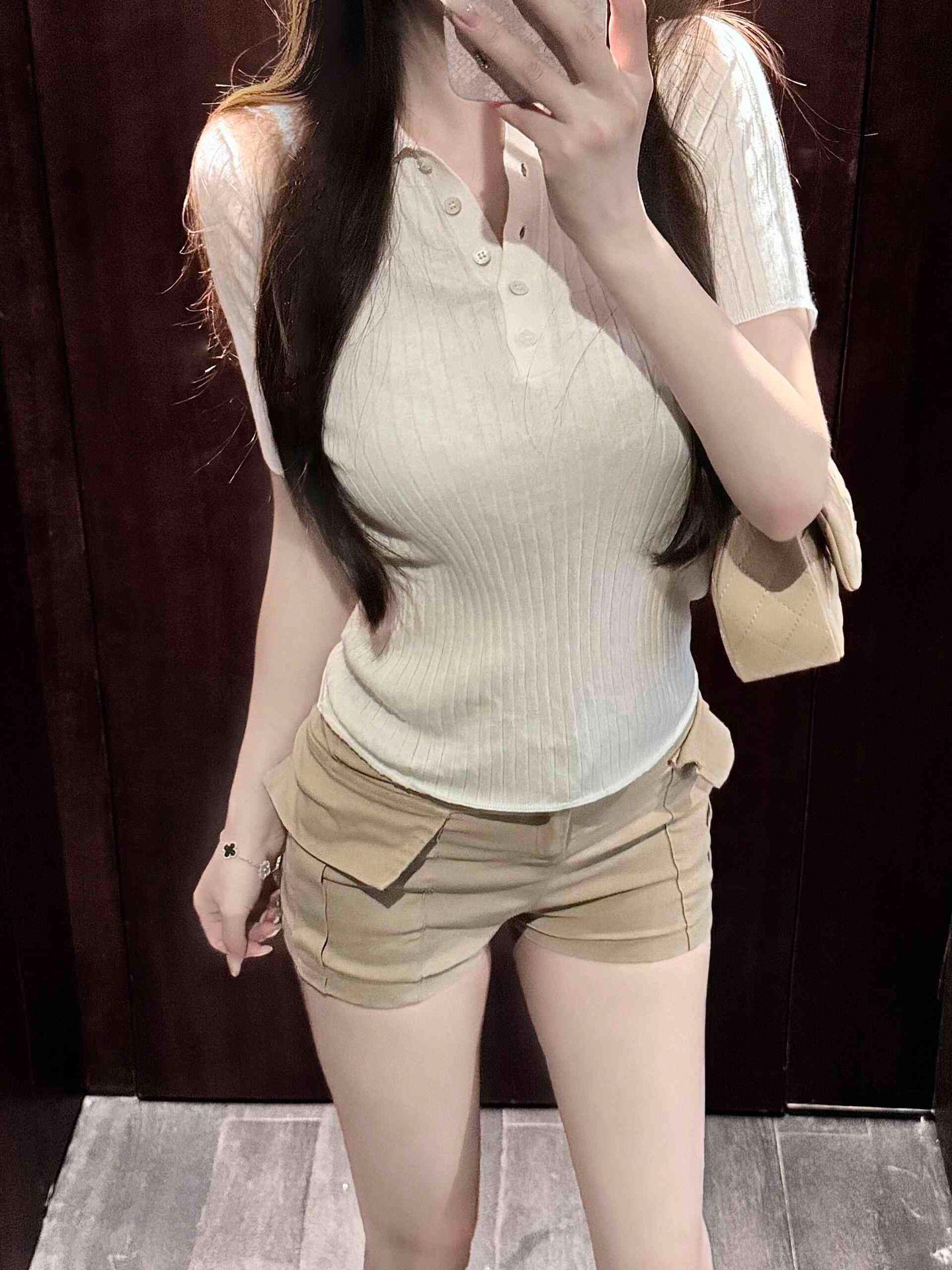 武汉江夏  皮肤白净，甜美可爱