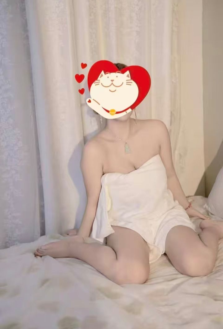 丰满性感辣妹贝贝