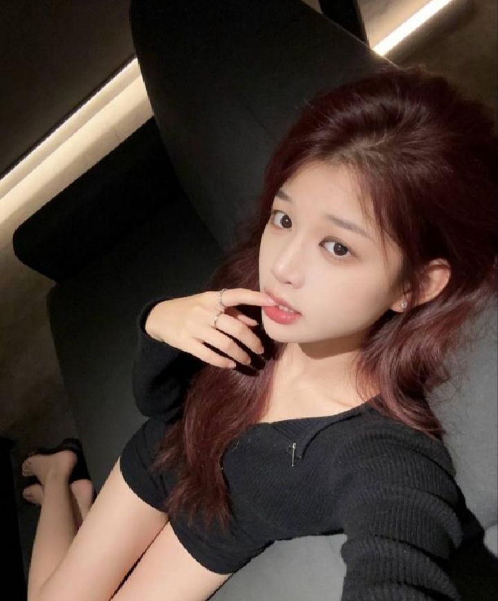 白嫩长腿颜值嫩妹