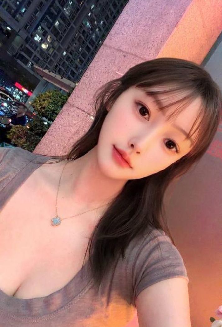 白嫩大奶女友茶茶