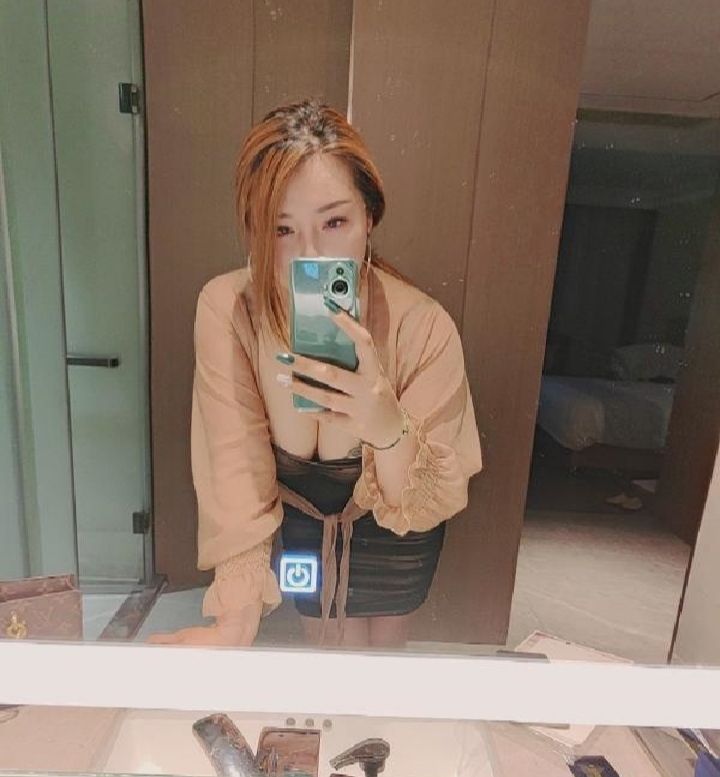 江岸大奶御姐妞妞