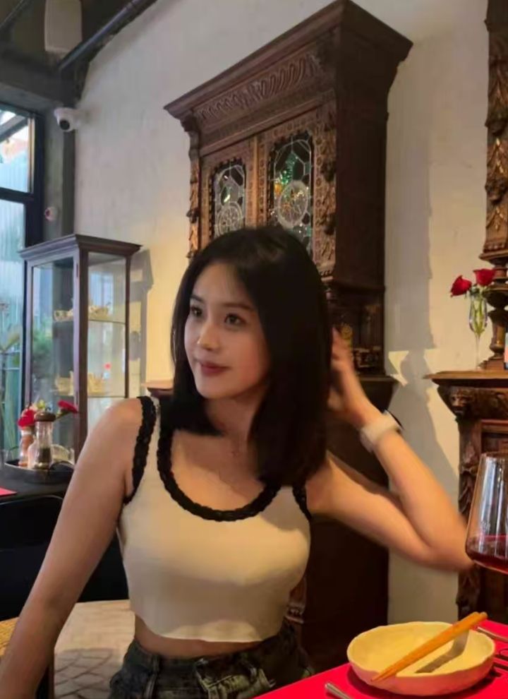 白嫩丰润甜妹泡泡