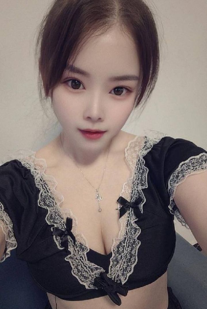 临平短发情趣女郎