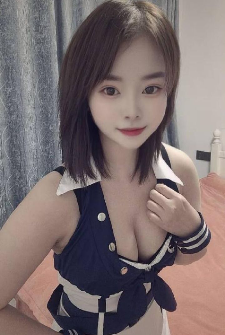 临平短发情趣女郎