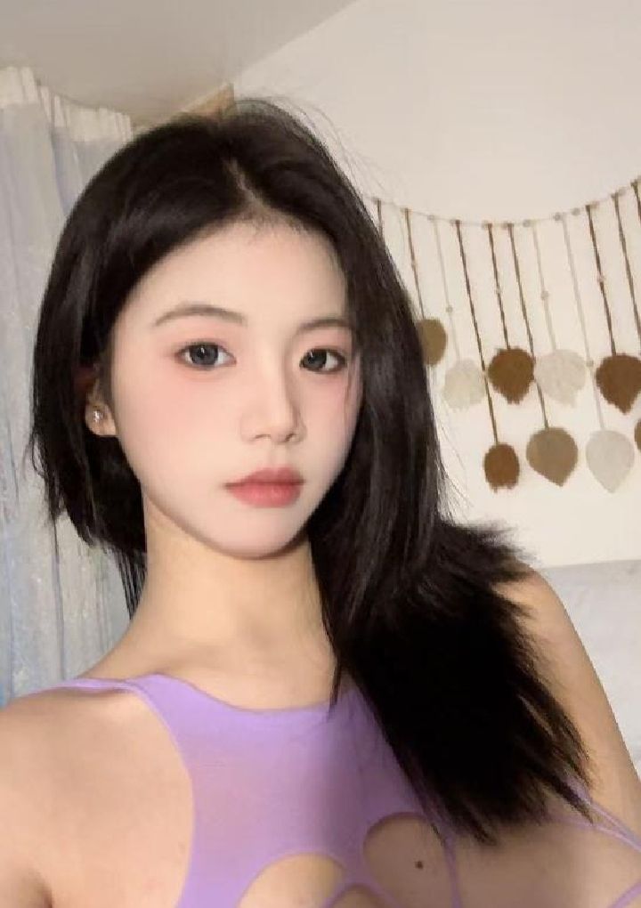 水润美乳嫩妹灰灰