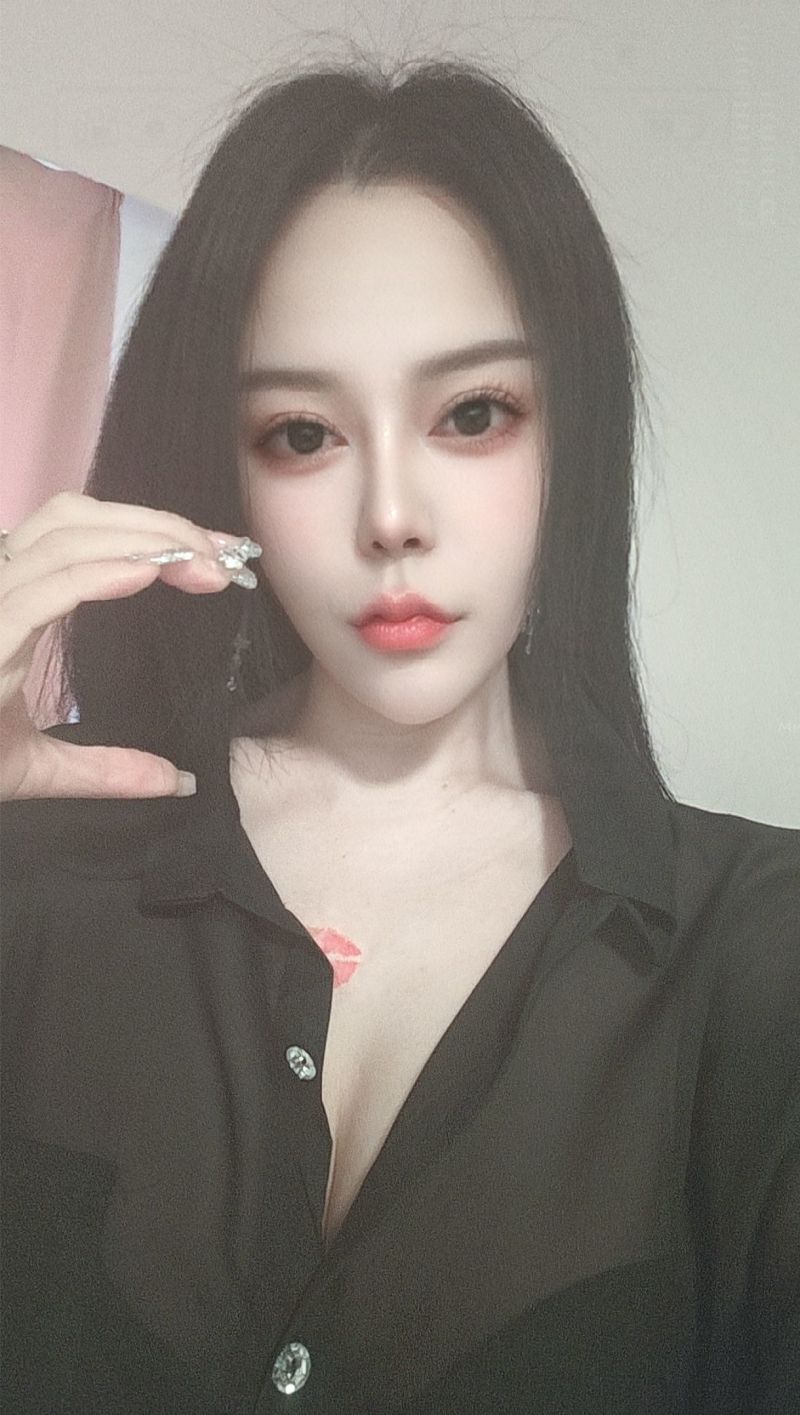 天河筱桐 .胸大腰细，蜜桃肥美，皮肤白，Sao气十足，极具亲和力