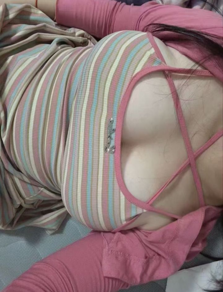 大奶短发辣妹宝儿