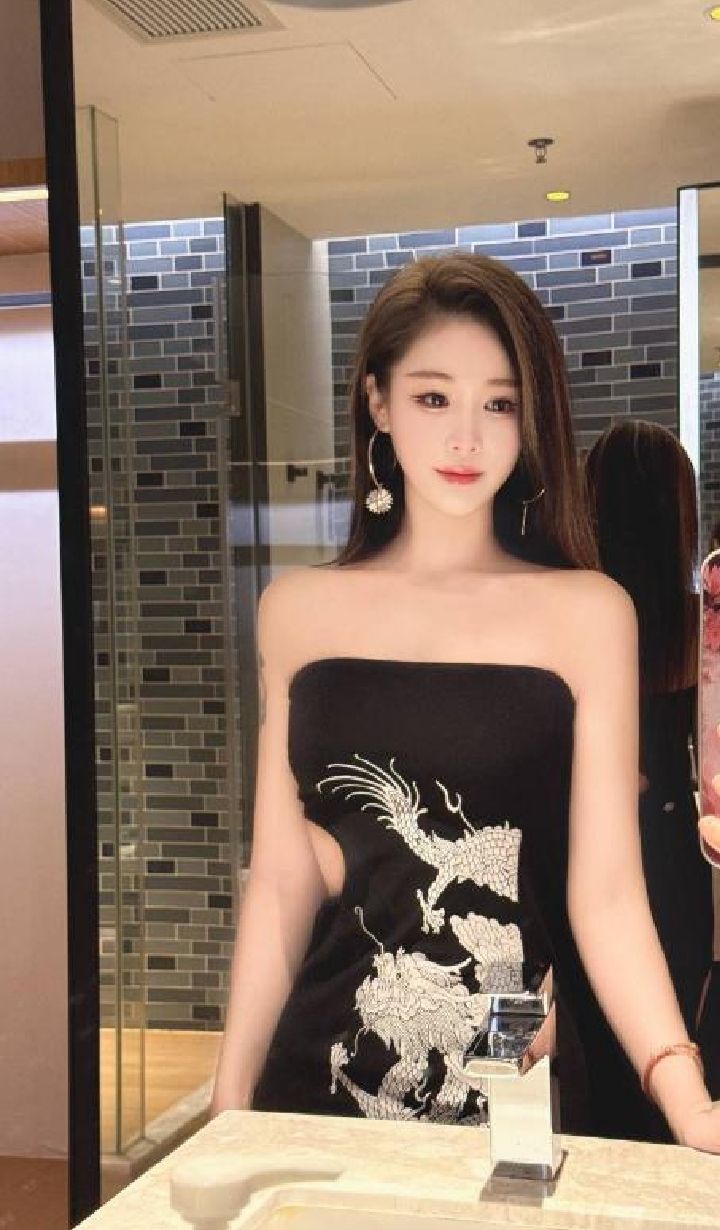 颜值辣妹魅惑萱萱