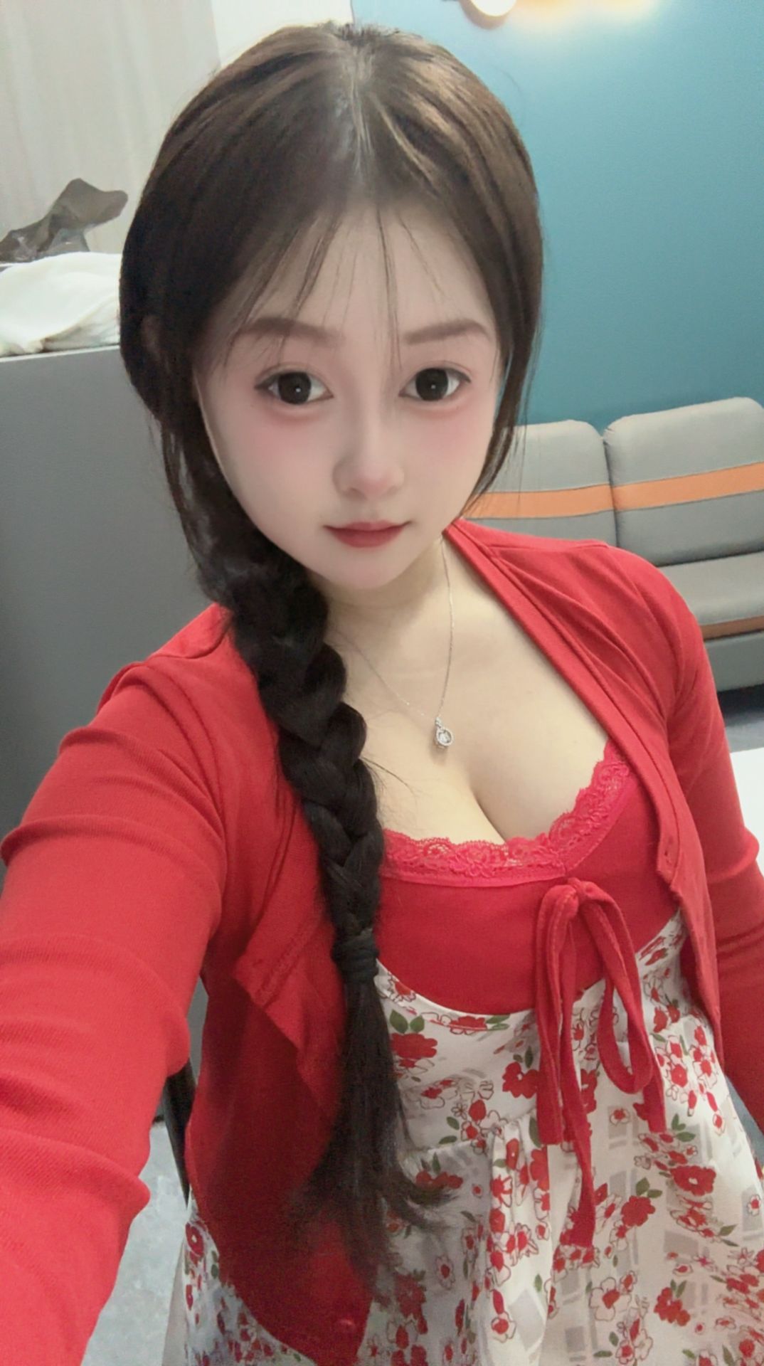 天河车陂18岁猫猫 童颜巨乳 三点粉嫩 纯欲女生 可69蛇纹