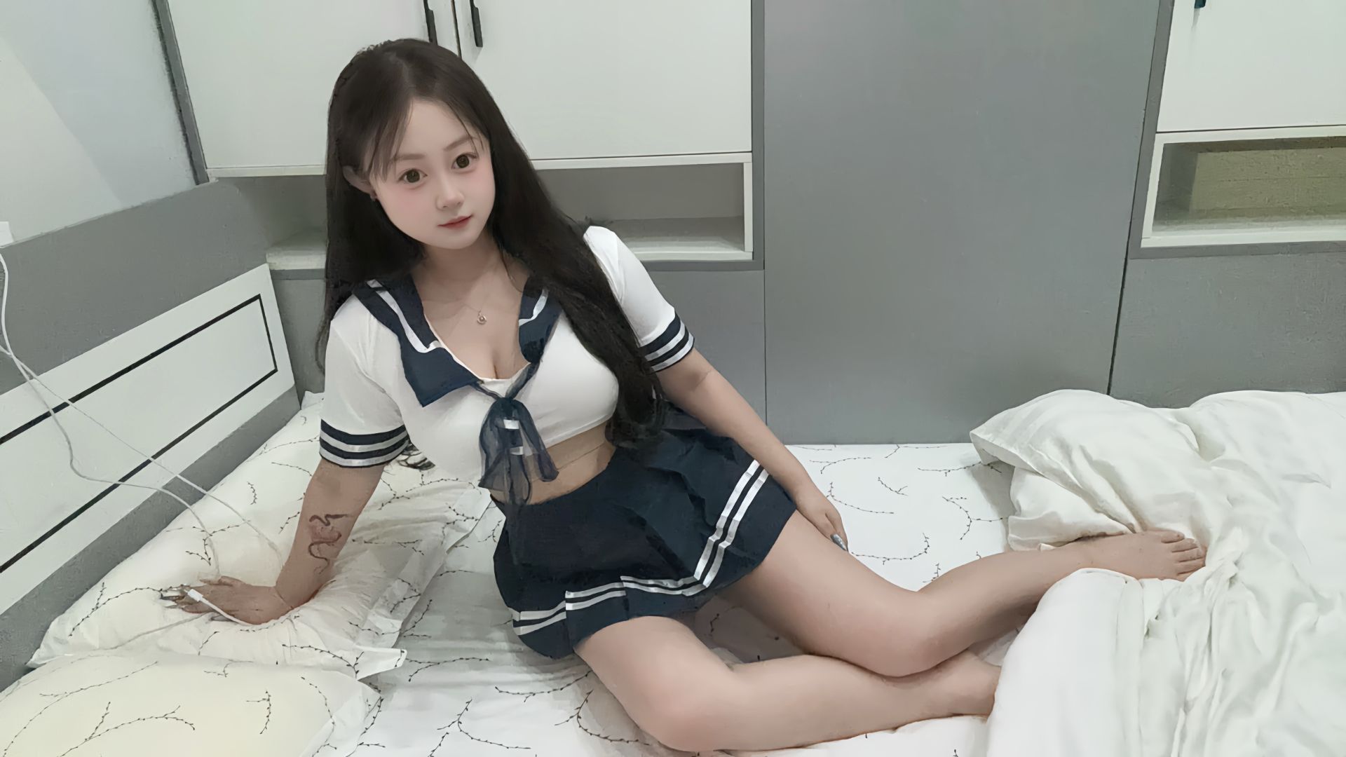 天河车陂18岁猫猫 童颜巨乳 三点粉嫩 纯欲女生 可69蛇纹