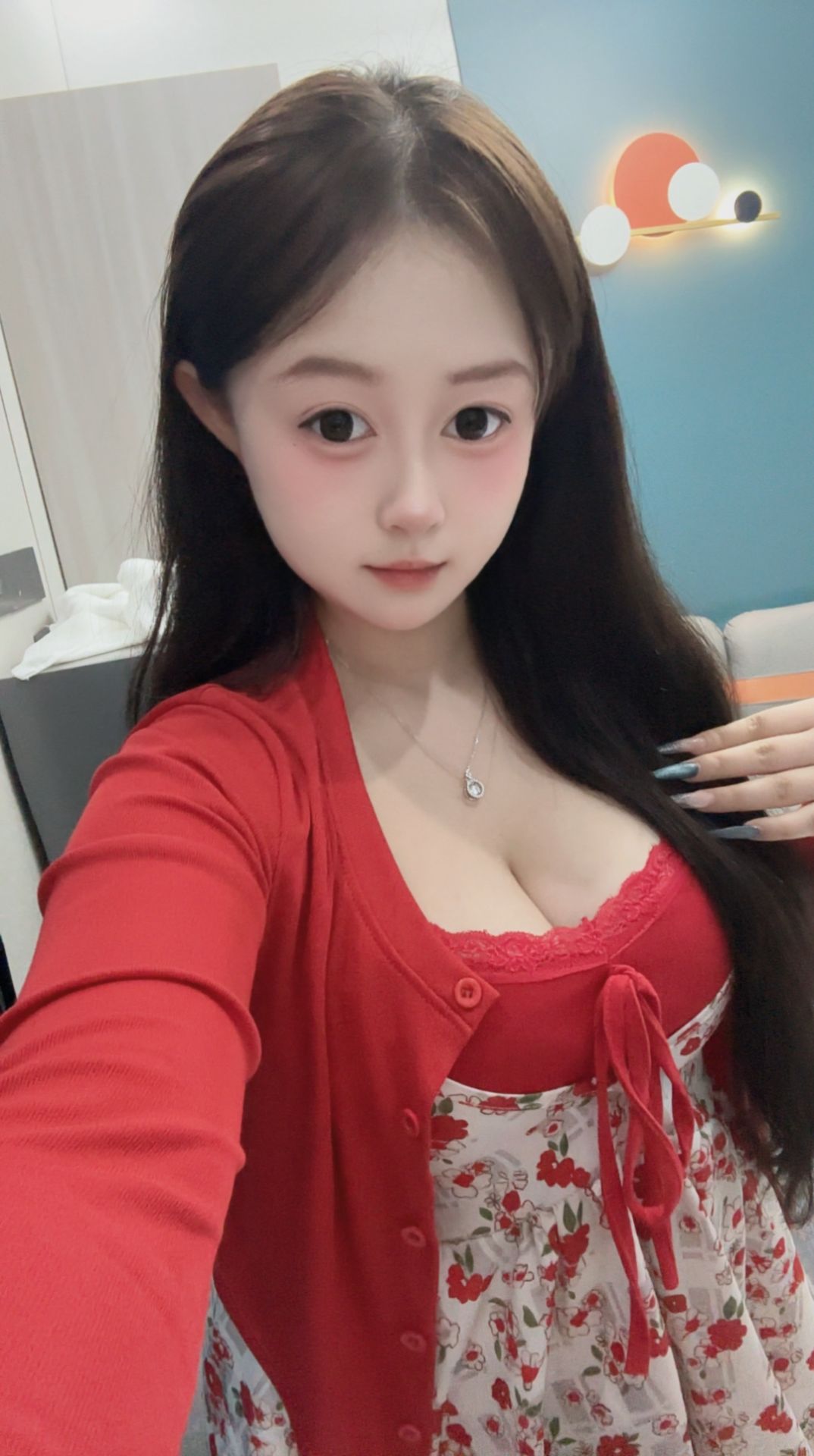 天河车陂18岁猫猫 童颜巨乳 三点粉嫩 纯欲女生 可69蛇纹