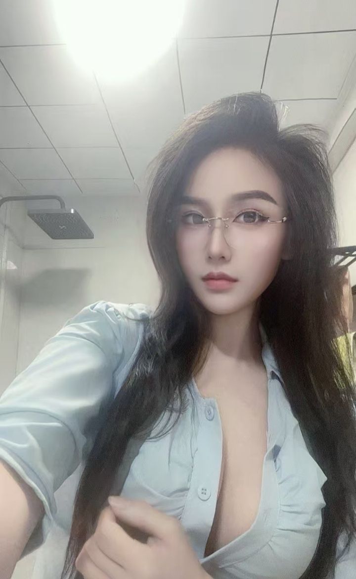 美乳眼镜尤物白苏