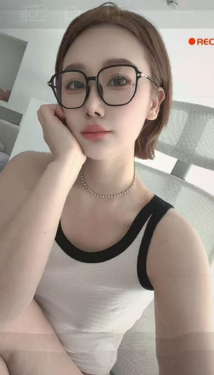 长宁短发辣妹悠然