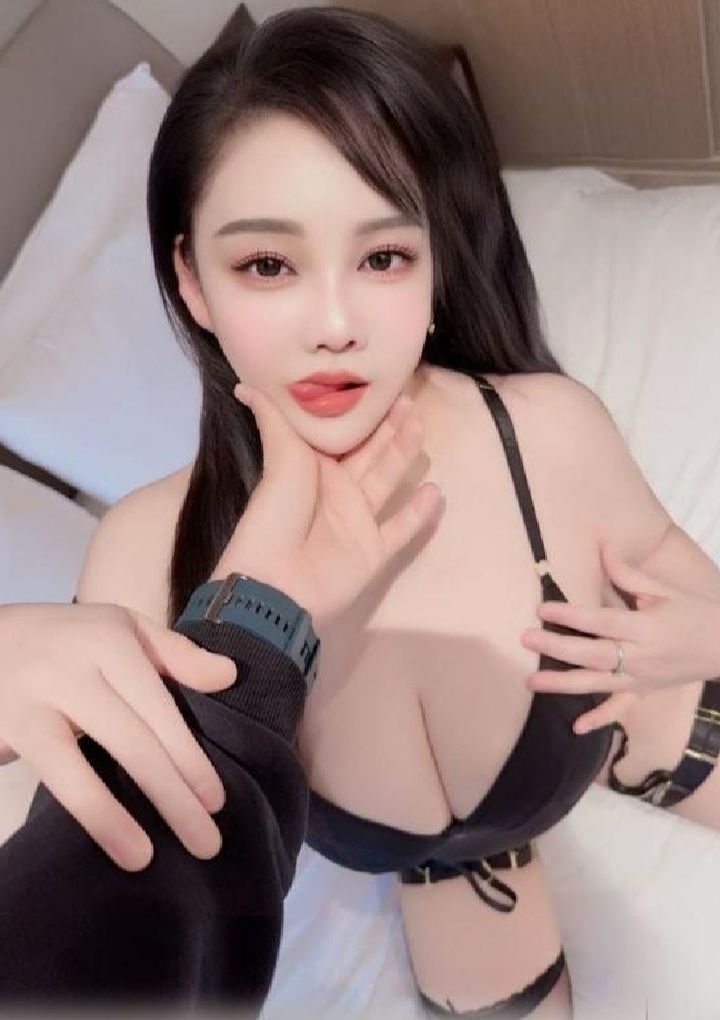 白嫩美乳辣妹菲菲