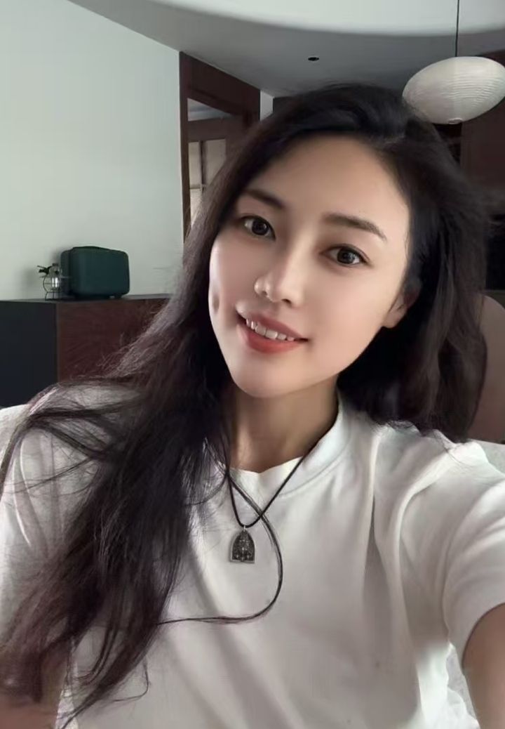 气质美御姐艾菲菲