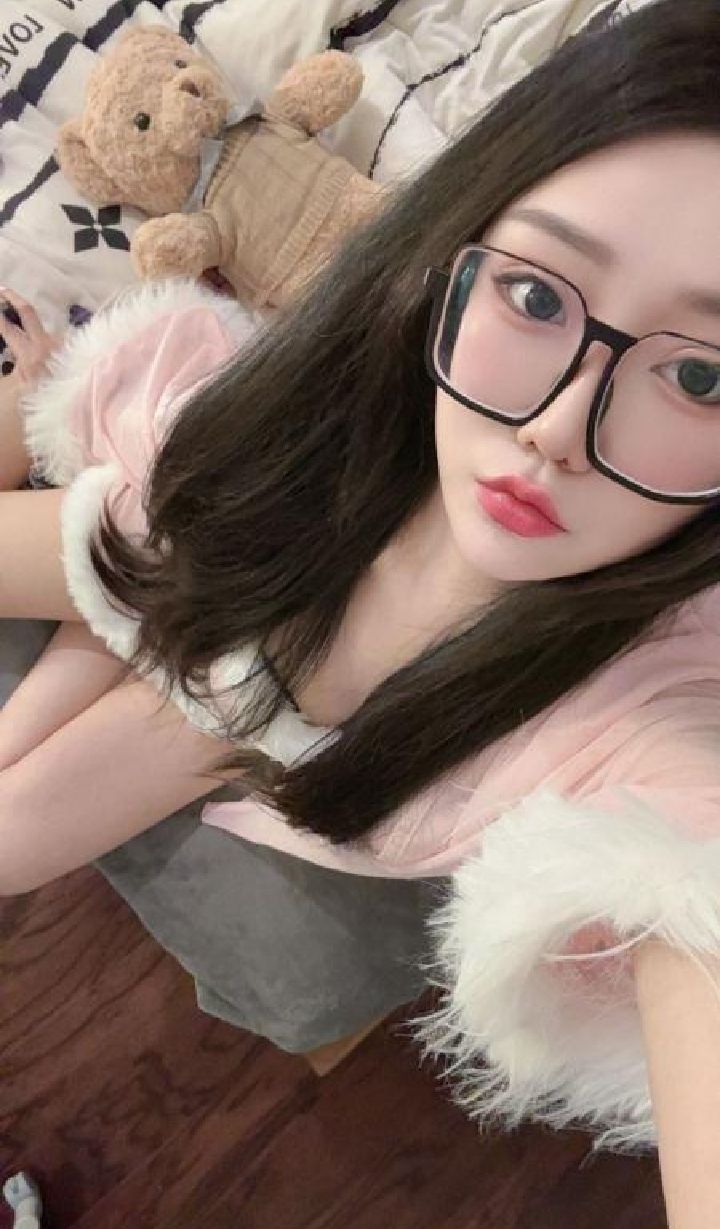 蜀山美臀甜妹萱萱