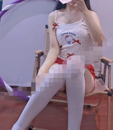 个人92丝足按摩 小女孩 照片真人对版 没露脸照