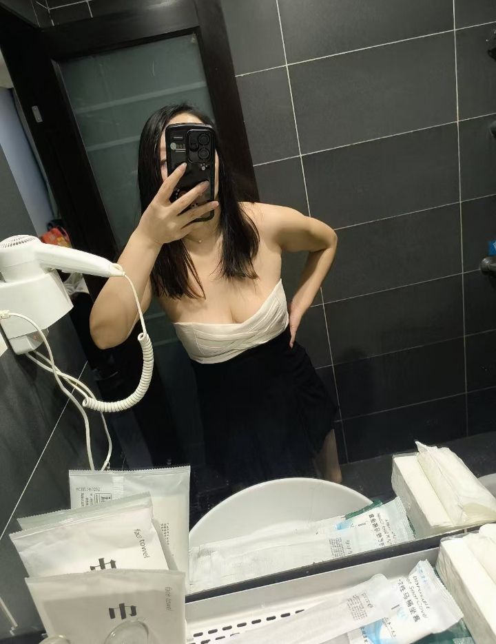 汽博爆乳小辣椒