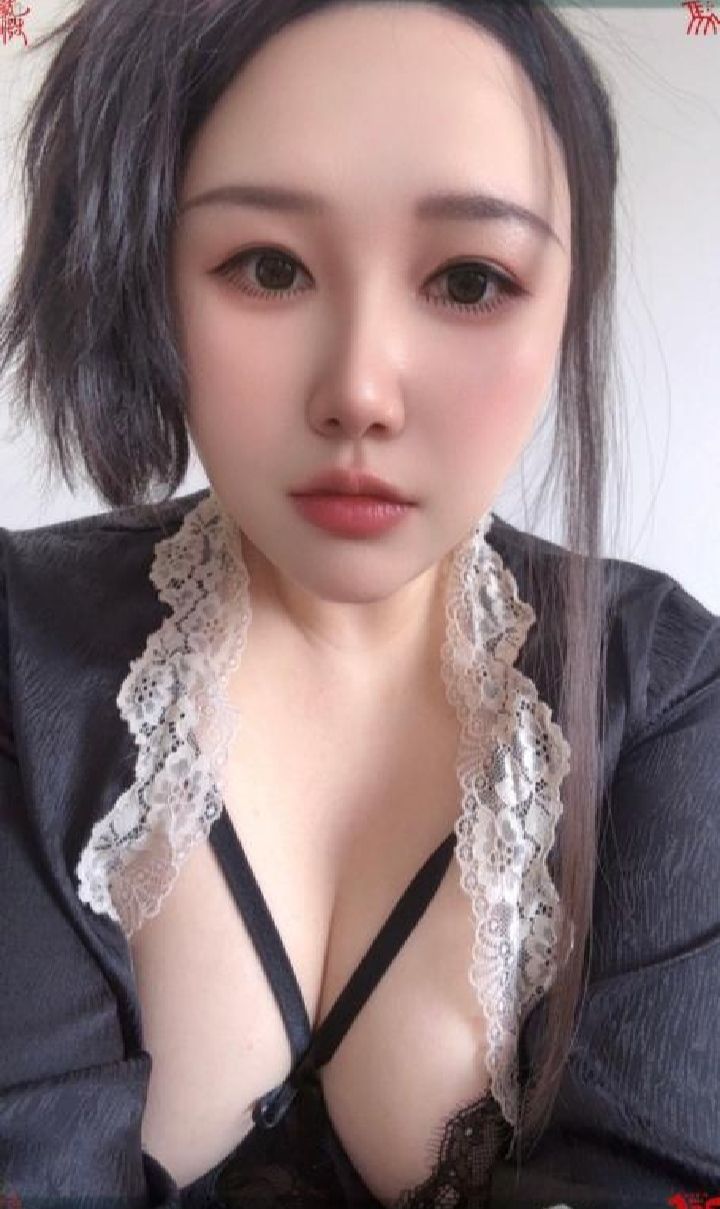 美乳黑丝微胖极品