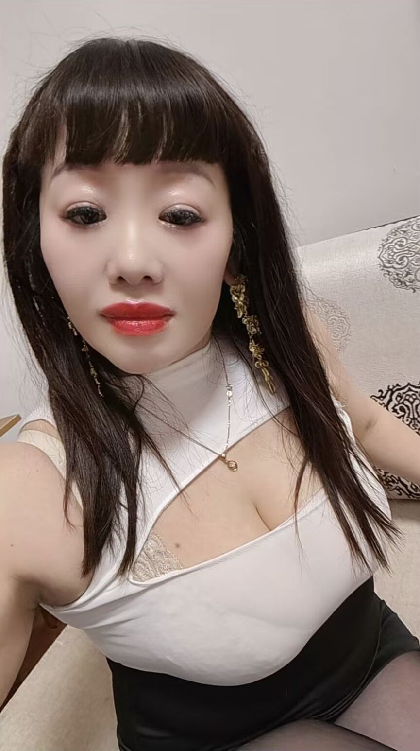 越秀五羊丽丽 熟女 风韵犹存 保证你愿意返食 技术一流