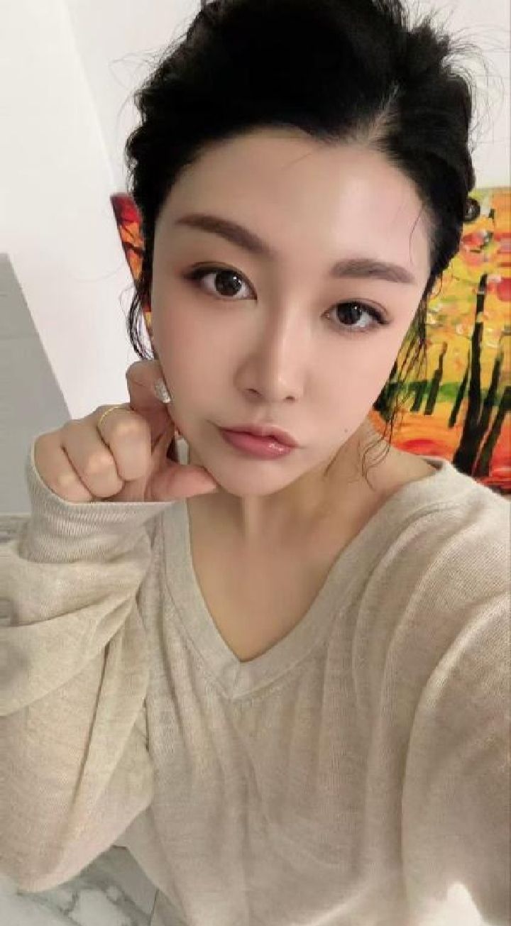 一字马颜值小姐姐晶晶