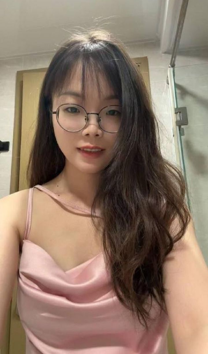 闷Sao内媚眼镜女友