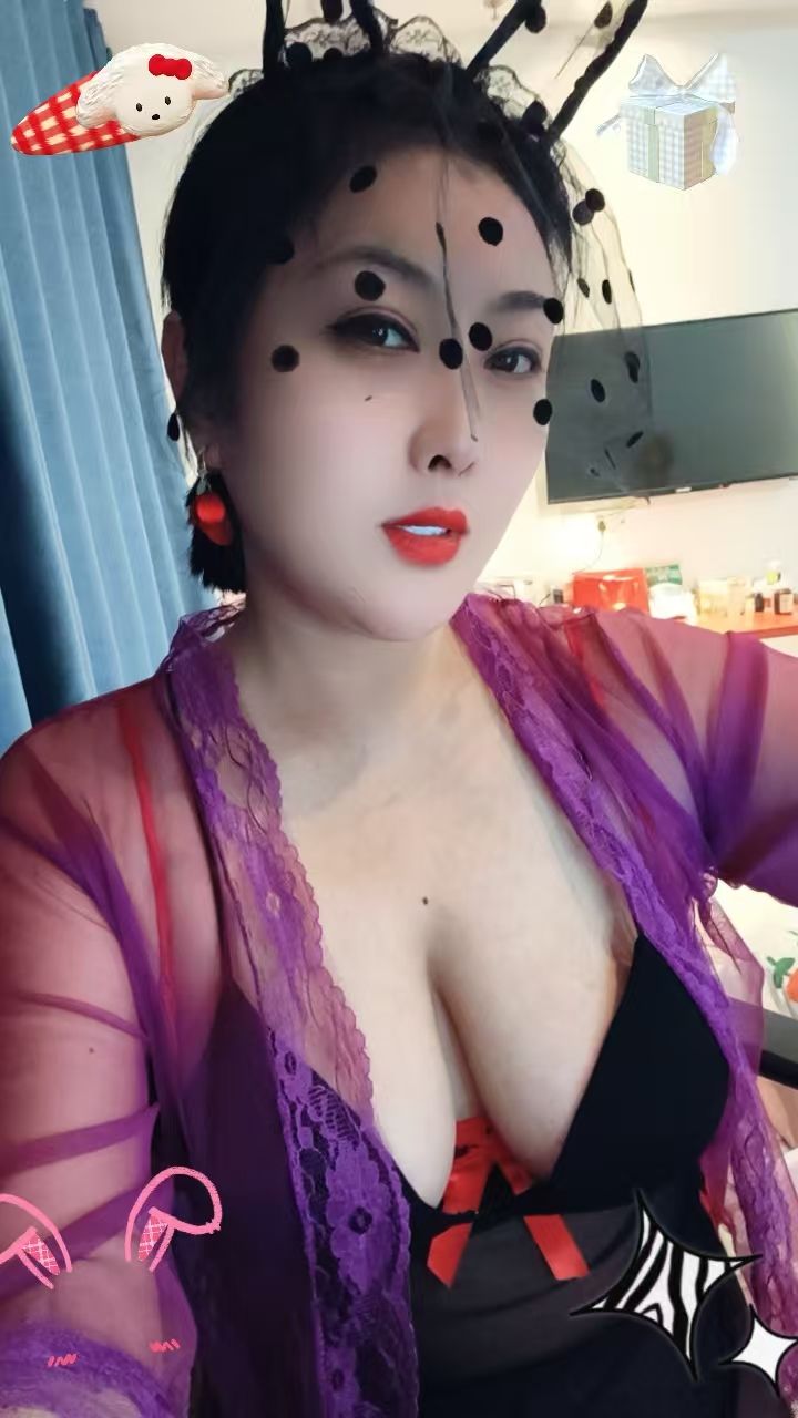 天河车陂黄咪 东北人 微胖大nai美臀 热情 随便玩