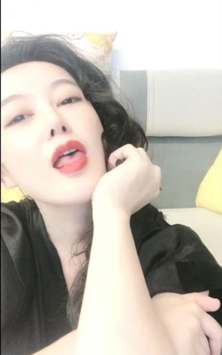 皮肤白熟女白虎阿姨可 深~hou