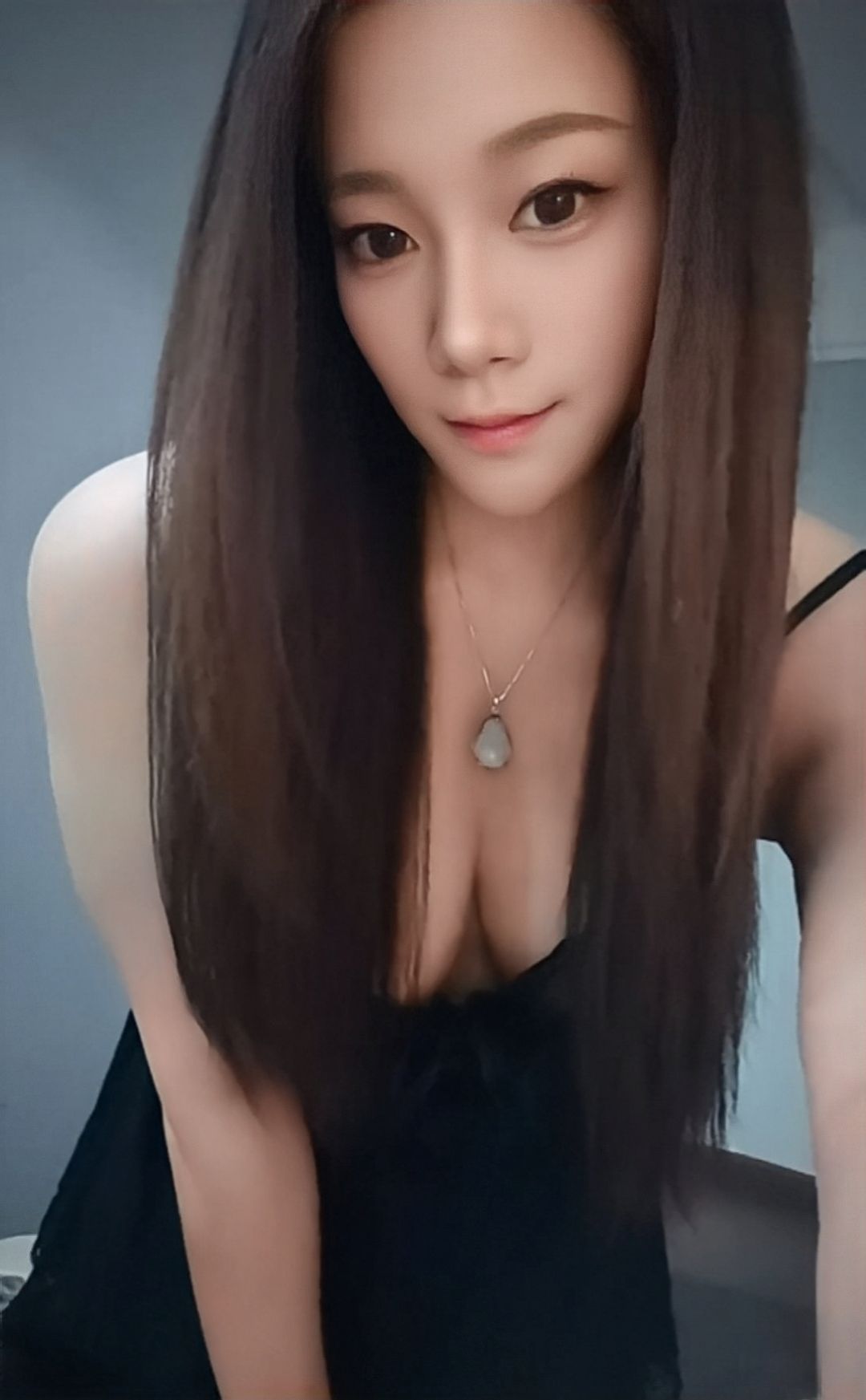 龙华大胸性感小姐姐